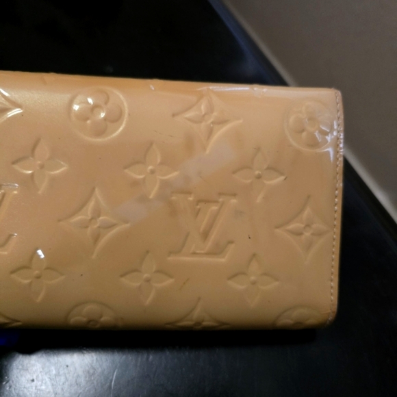 Authentic Louis Vuitton Vernis Sarah Wallet In Tan With Light Pink Interior - Picture 15 of 15